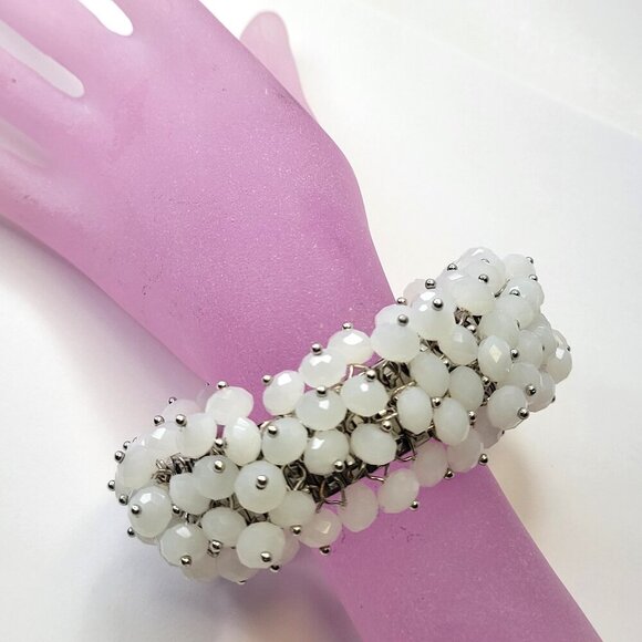 Vintage Milk Glass Stretch Bracelet - Picture 1 of 11